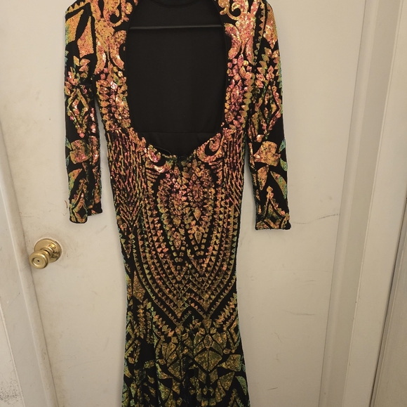 Girls Gown 10/12 - Picture 2 of 3